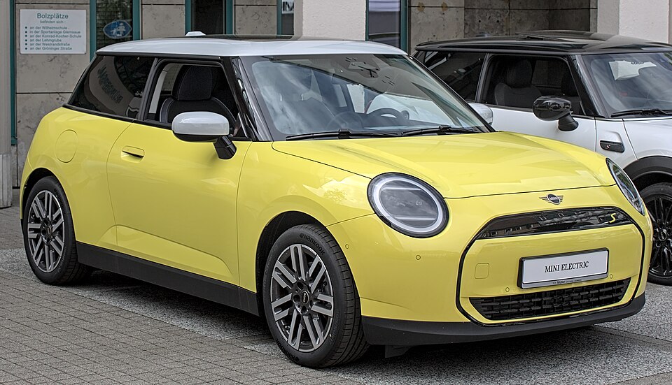MINI Cooper — автомобиль марки MINI