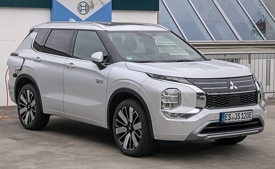 Mitsubishi Outlander — автомобиль марки Mitsubishi