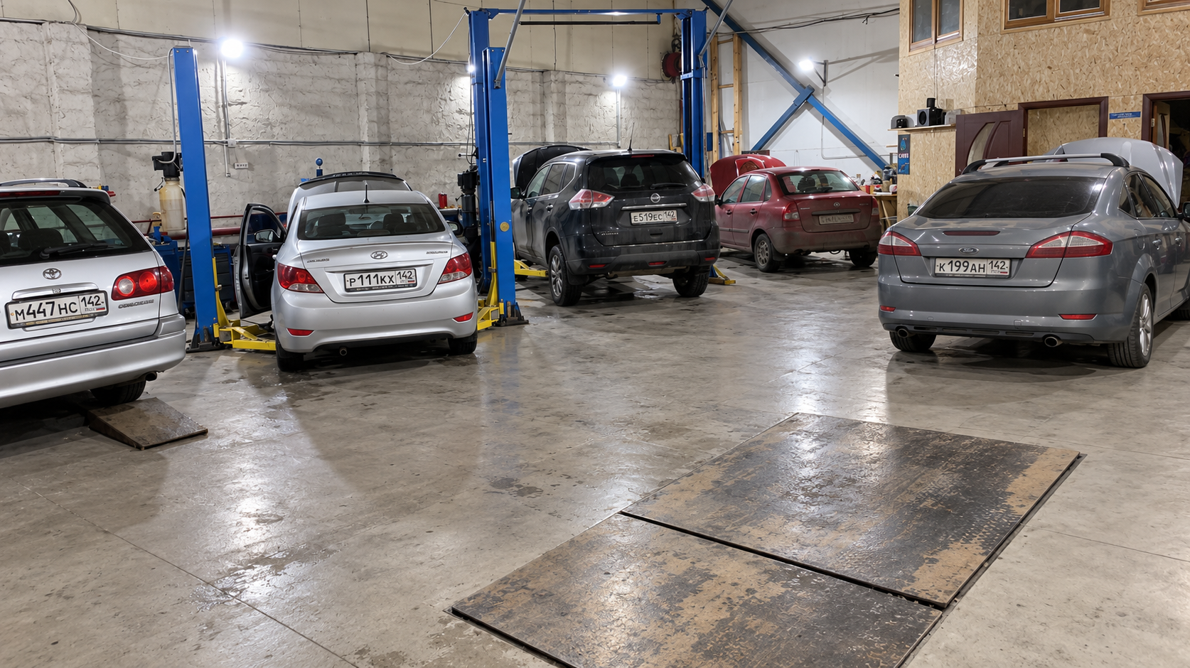 Ремонт автомобилей на подъёмниках в автосервисе Альфа